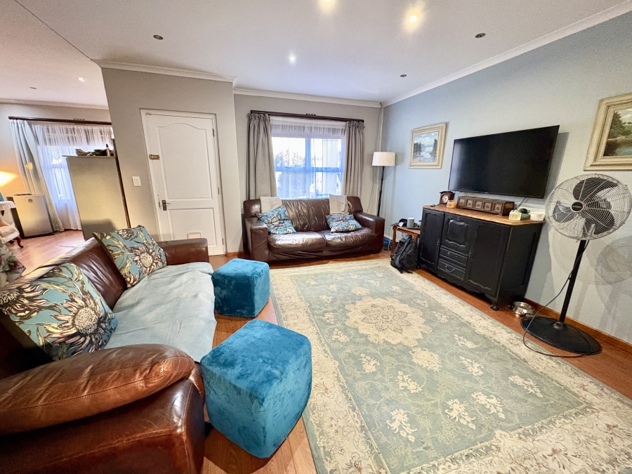 To Let 3 Bedroom Property for Rent in Sunningdale Western Cape